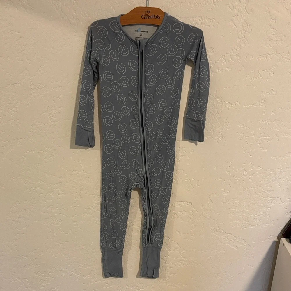 Little One Shop Pajamas (3T) - Picture 11 of 13